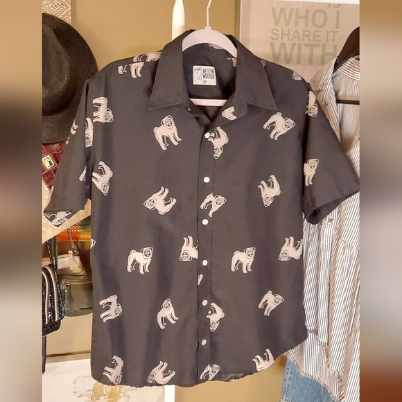 Mens's Short Sleeve Collared Button Down  Shirt - Picture 3 of 3